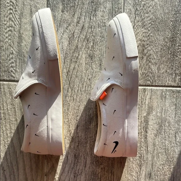 Nike White Slip-On Shoes with Black Accents - Picture 3 of 4